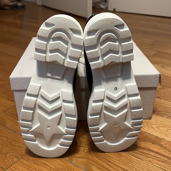 Dior black and white high top sneakers - Picture 5 of 9